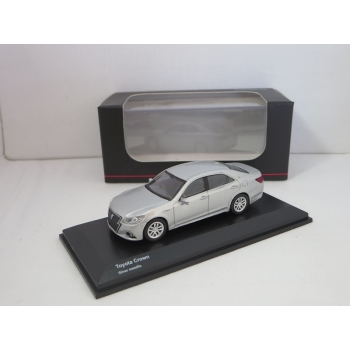 Kyosho 1:64 Toyota Crown silver